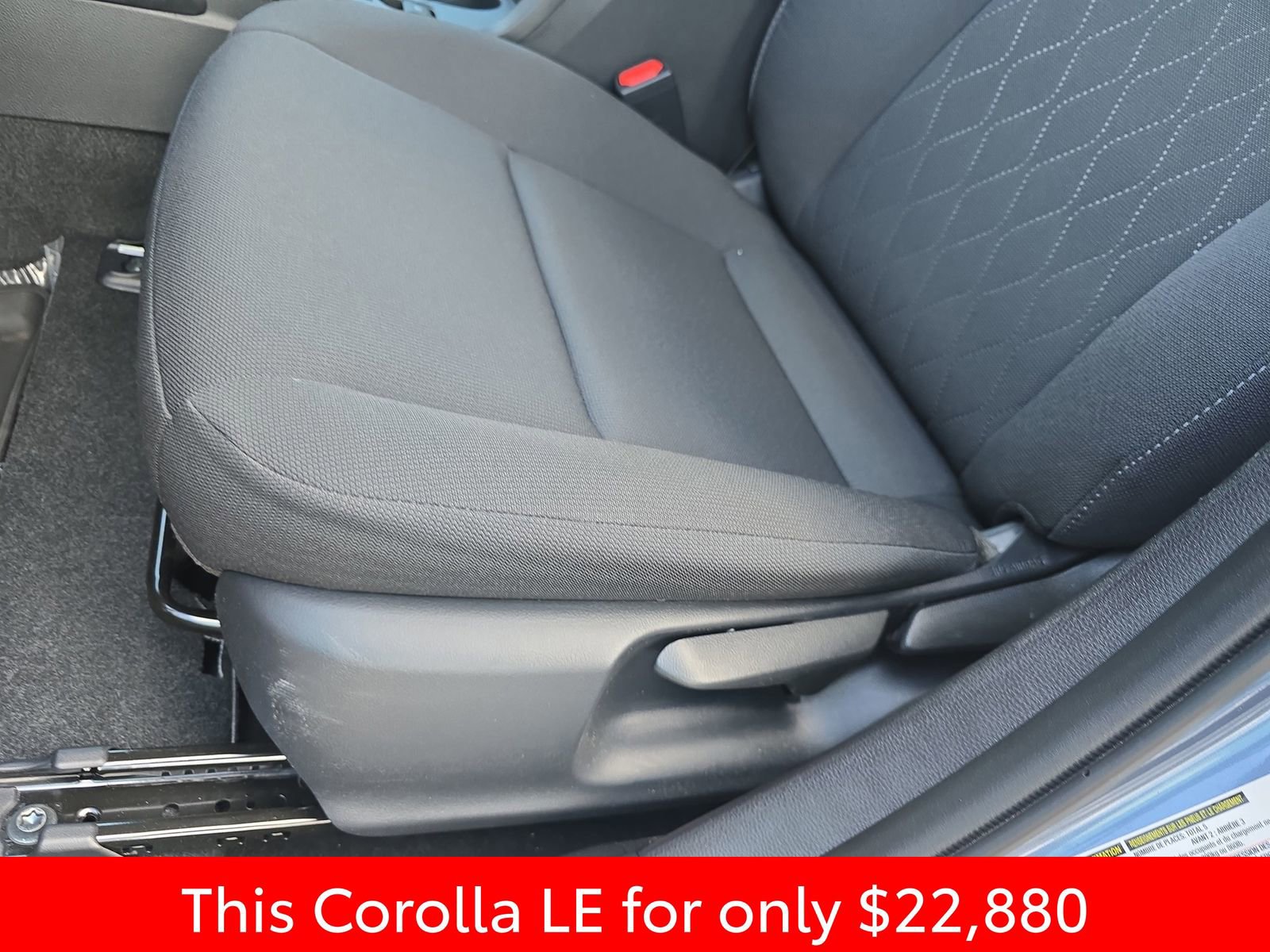 Used 2025 Toyota Corolla LE w/ Convenience Package image 35