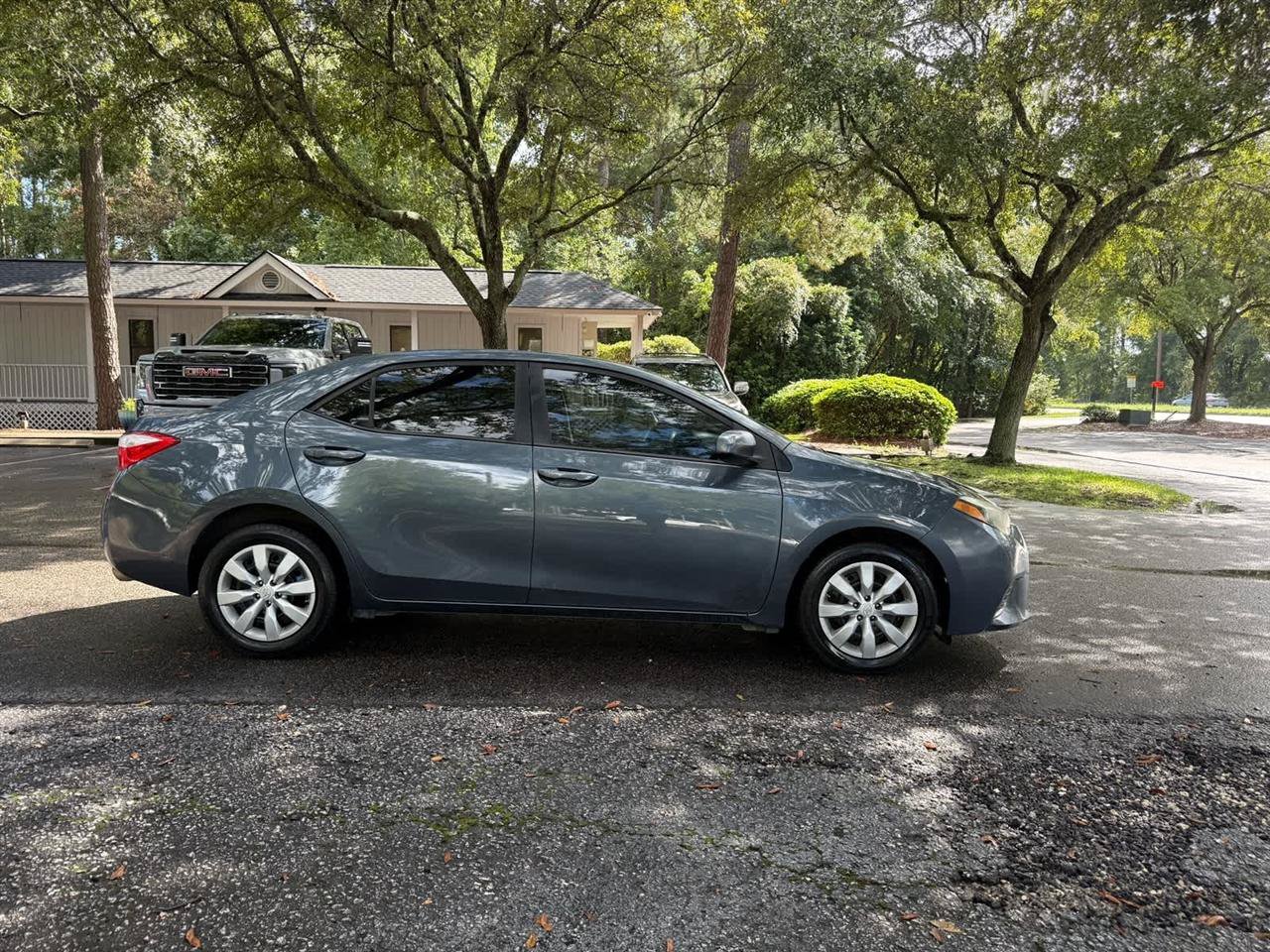 Used 2015 Toyota Corolla LE FWD image 4