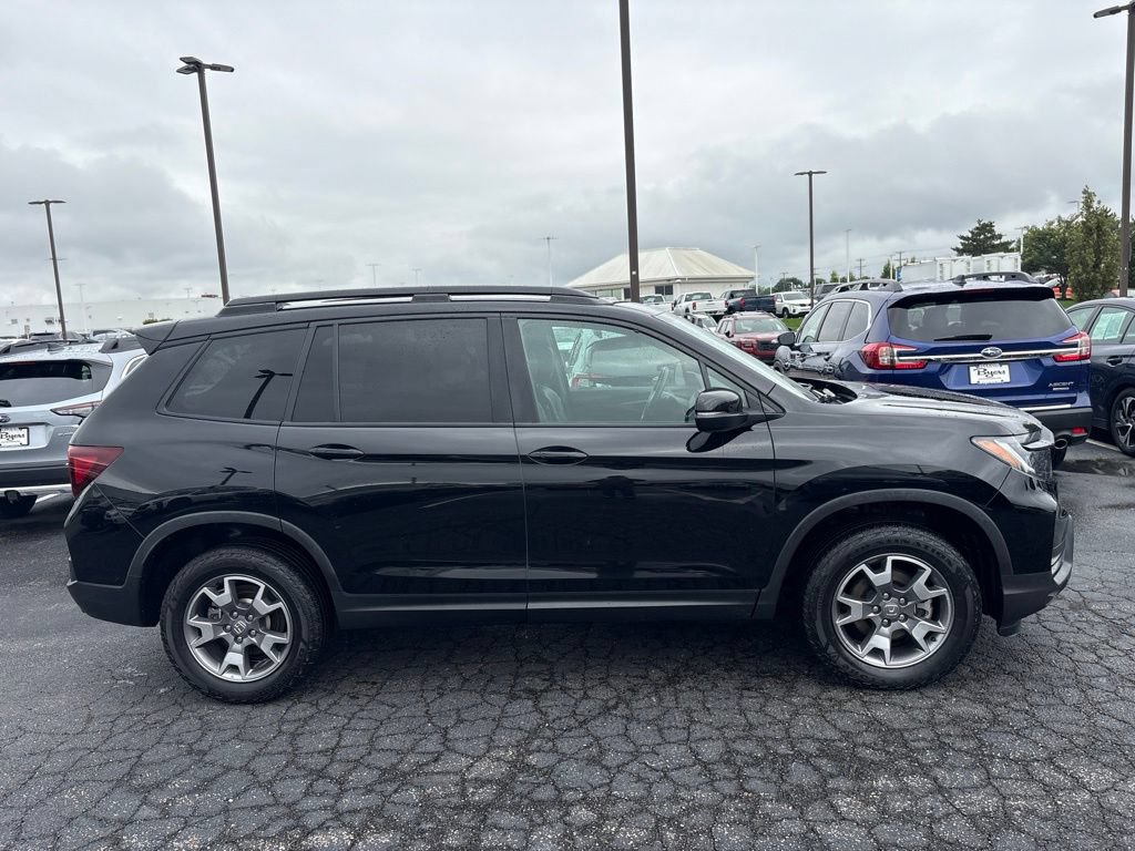 Used 2023 Honda Passport TrailSport image 2