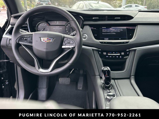 Used 2025 Cadillac XT6 Luxury image 18