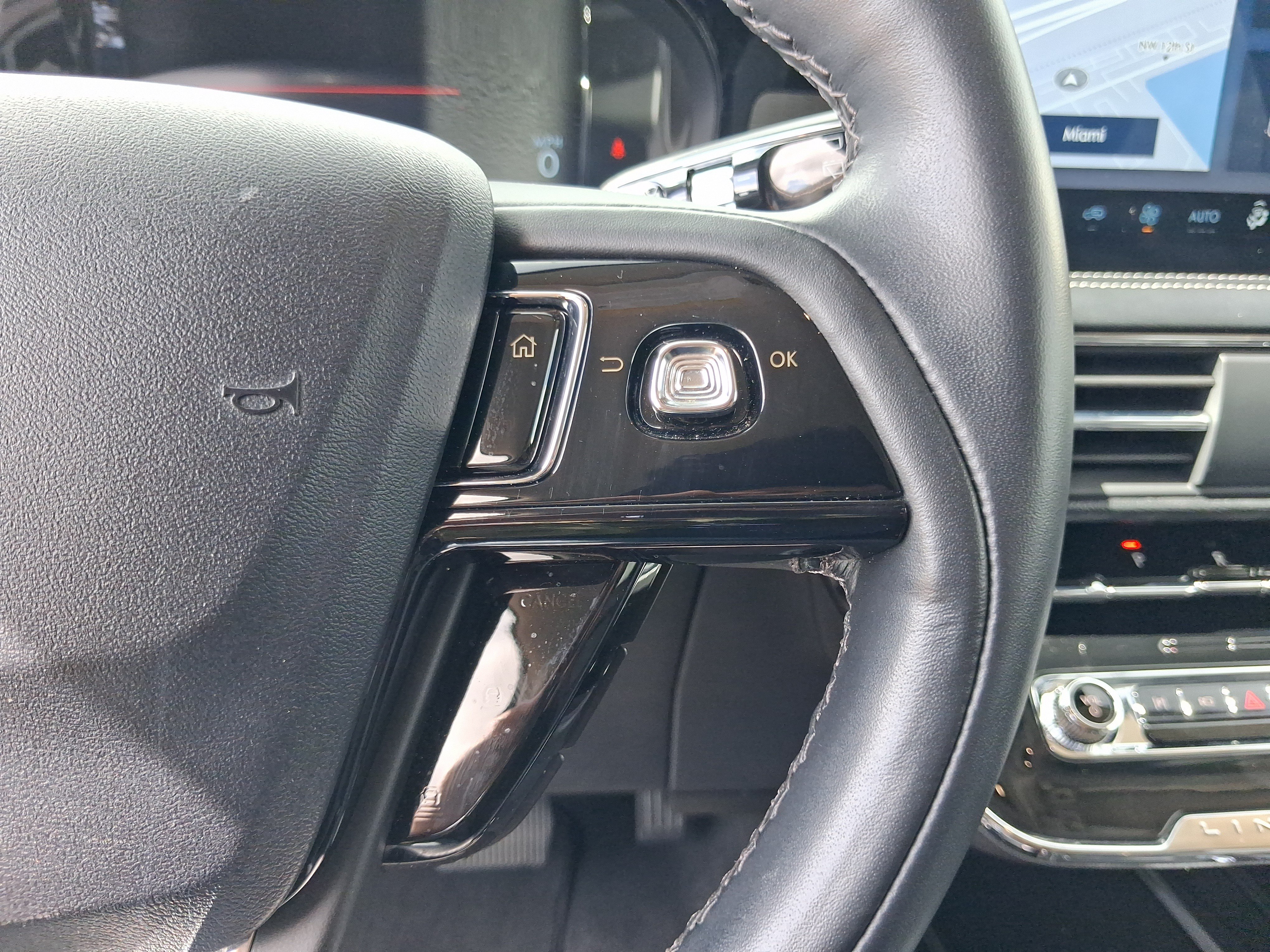 Certified 2024 Lincoln Corsair Reserve w/ Jet Appearance Package FWD image 18