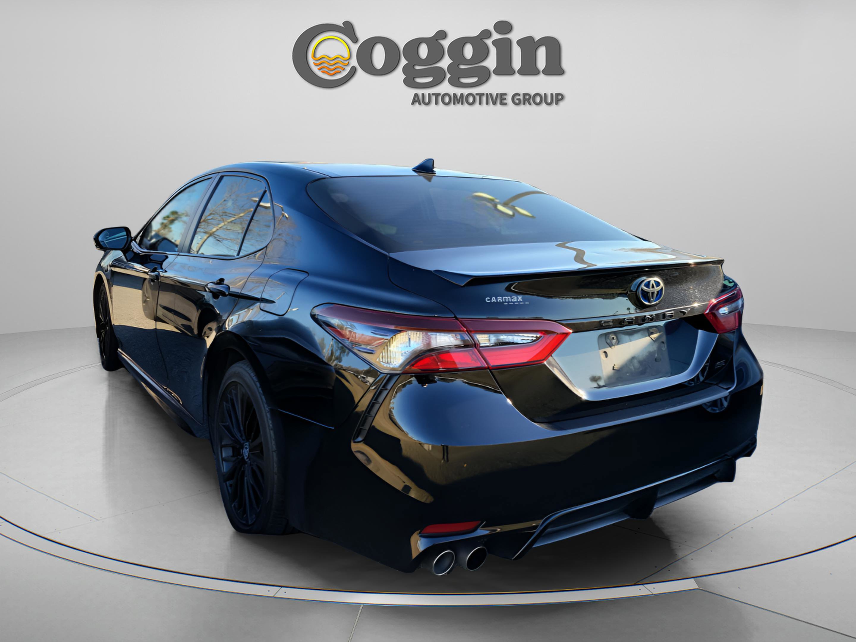 Used 2022 Toyota Camry SE image 3