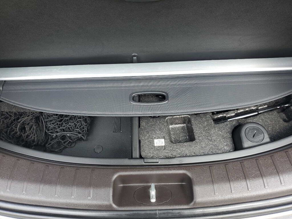 Used 2017 Hyundai Santa Fe Limited FWD image 23