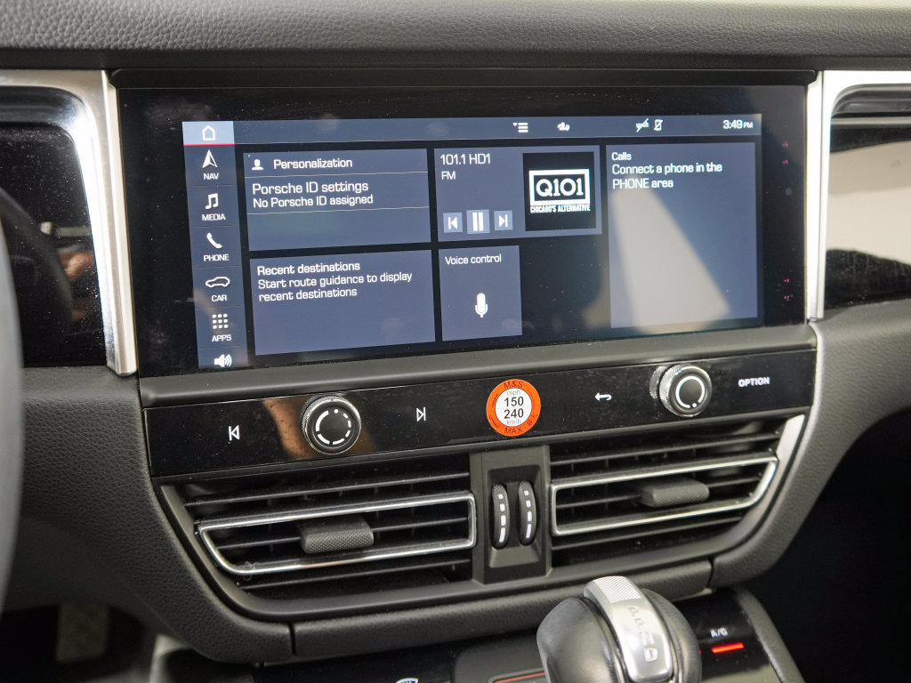Certified 2023 Porsche Macan Turbo AWD/4WD image 27