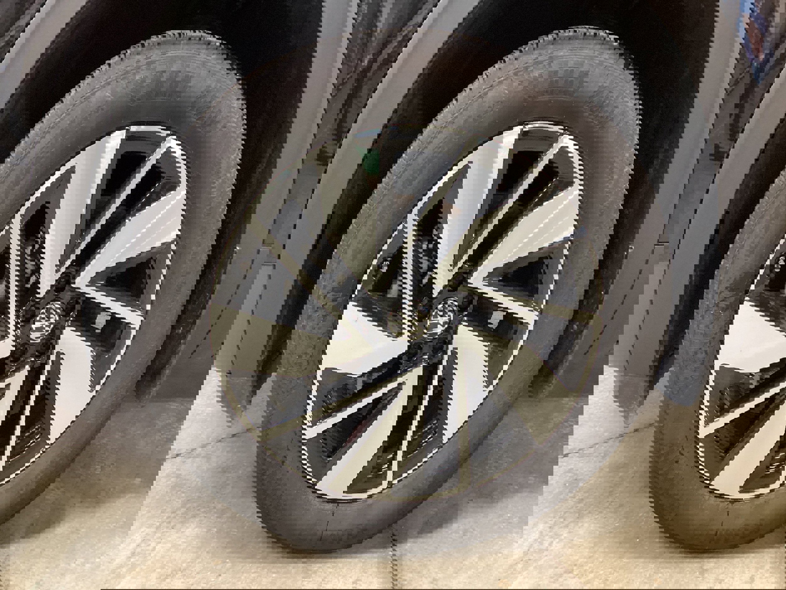 Used 2024 Volkswagen Atlas SEL image 8