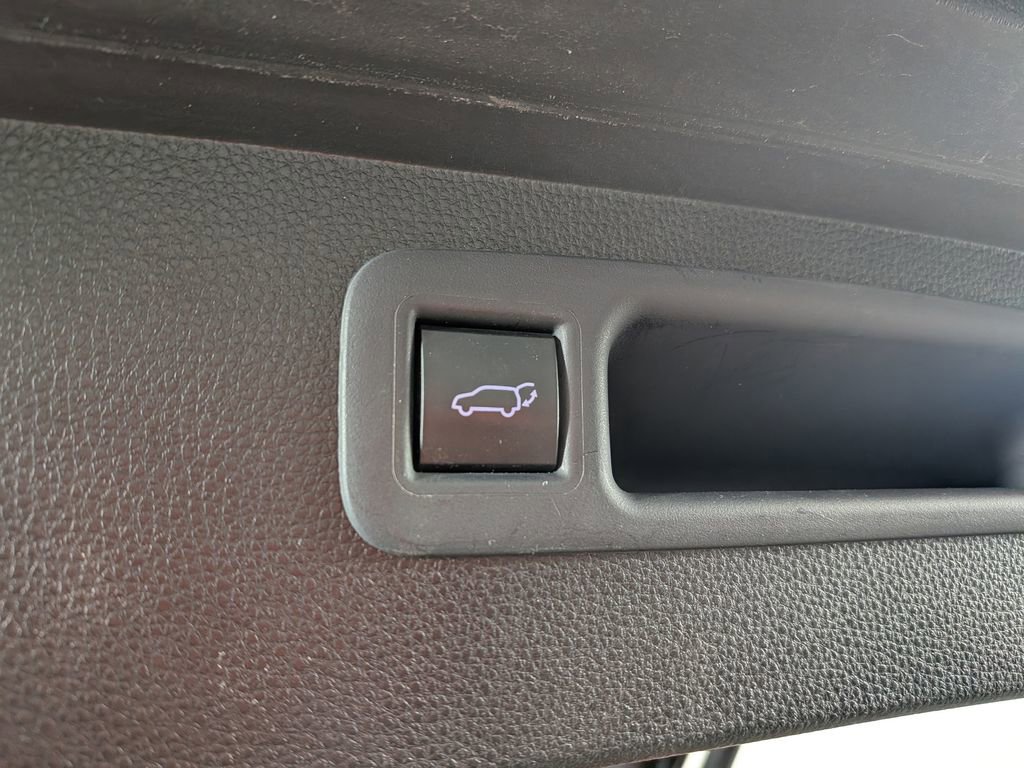 Used 2021 Toyota Highlander XLE image 11