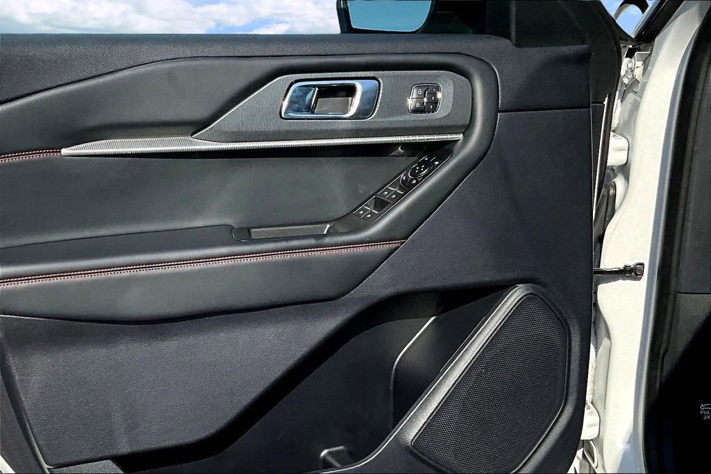 Used 2025 Ford Explorer ST-Line w/ Premium Package image 22