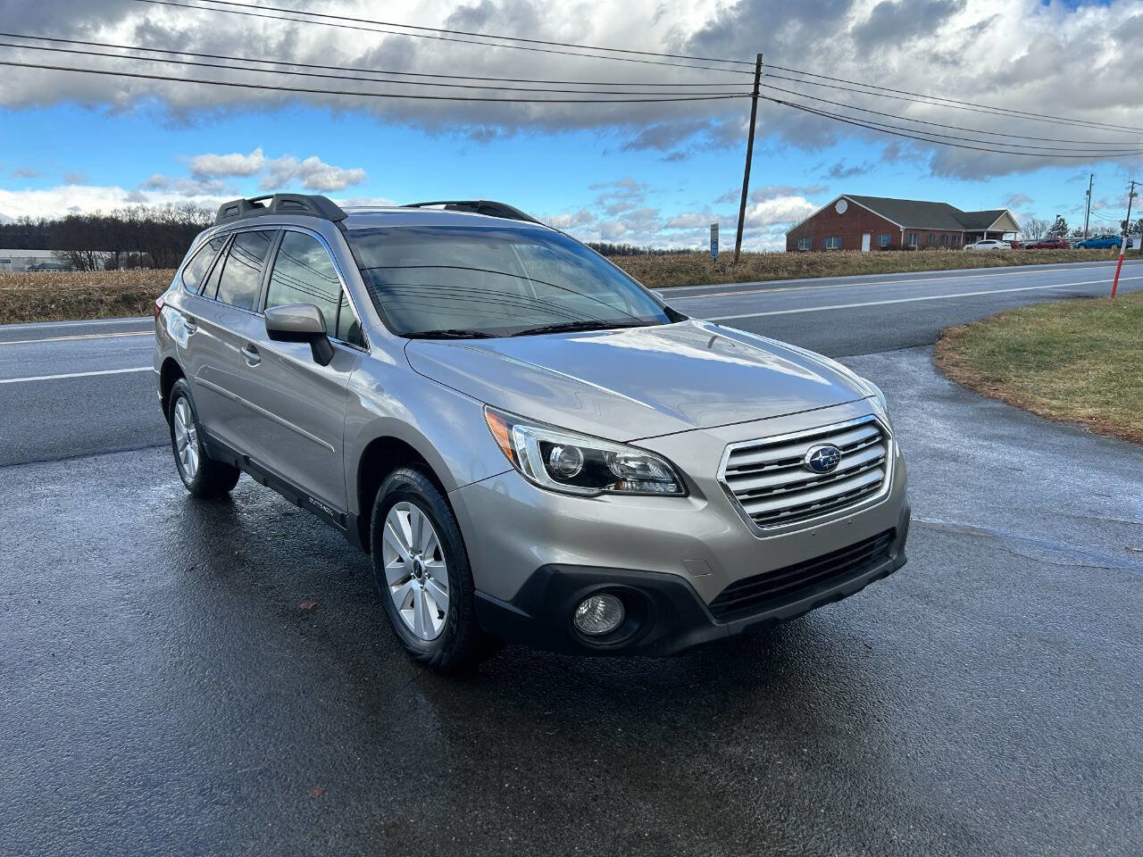 Used 2015 Subaru Outback 2.5i Premium image 3