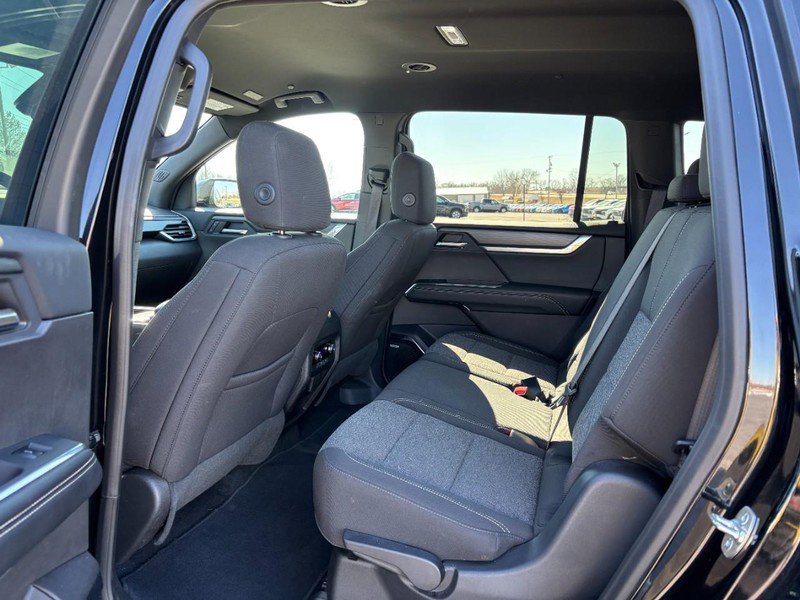 Used 2025 GMC Acadia Elevation image 11