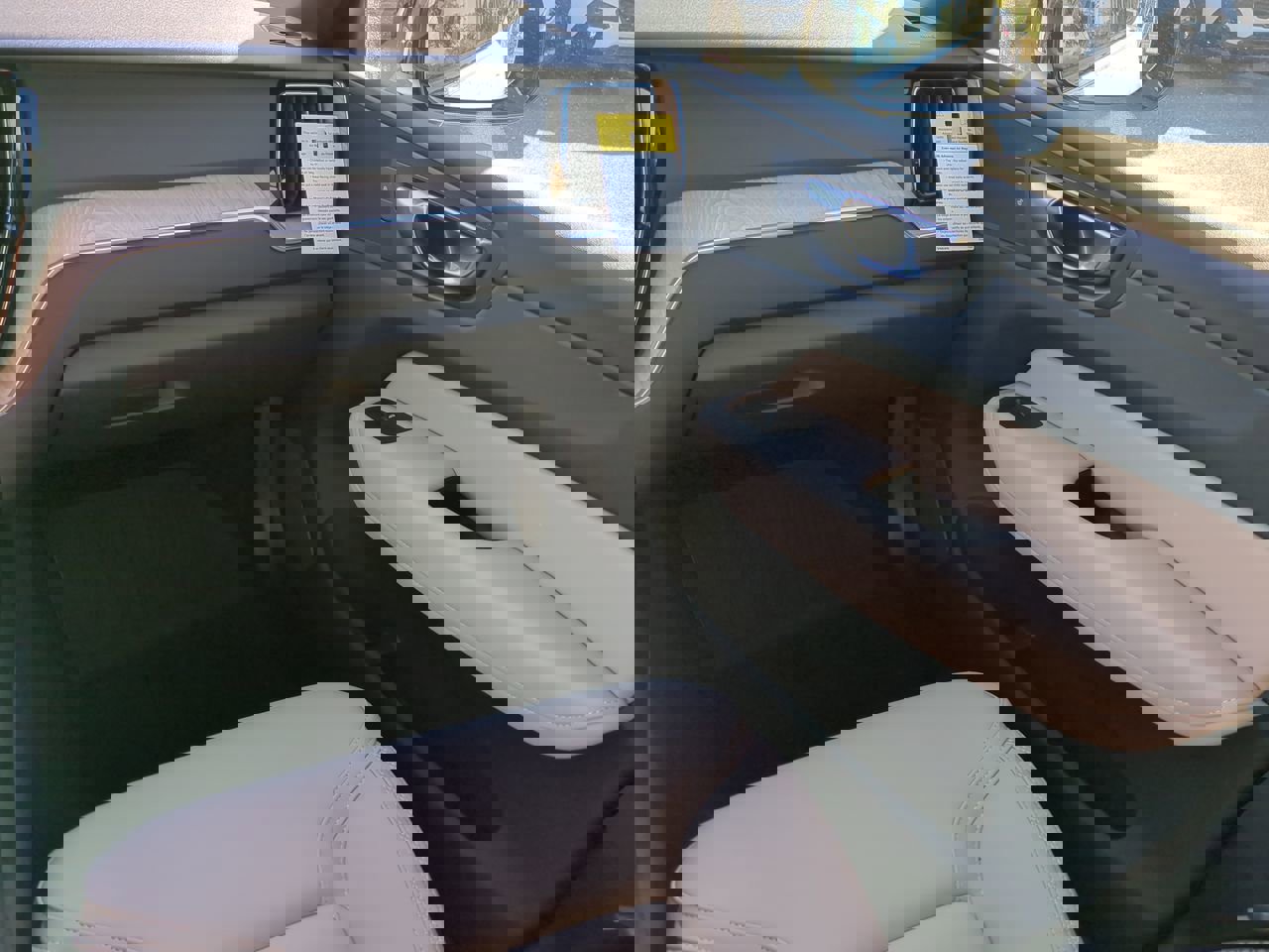 New 2026 Volvo XC60 B5 Plus w/ Protection Package Premier image 15