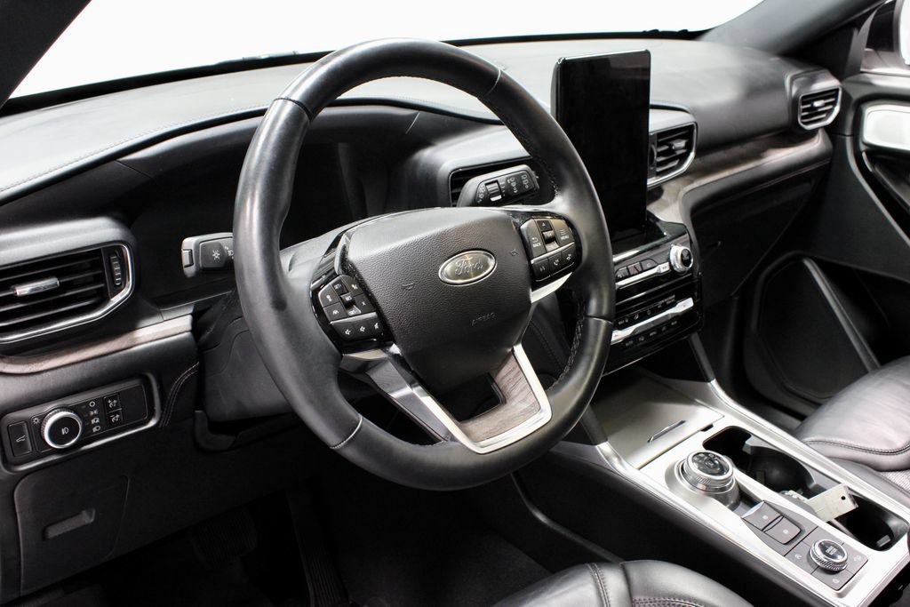Used 2023 Ford Explorer Platinum w/ Technology Package AWD/4WD image 27