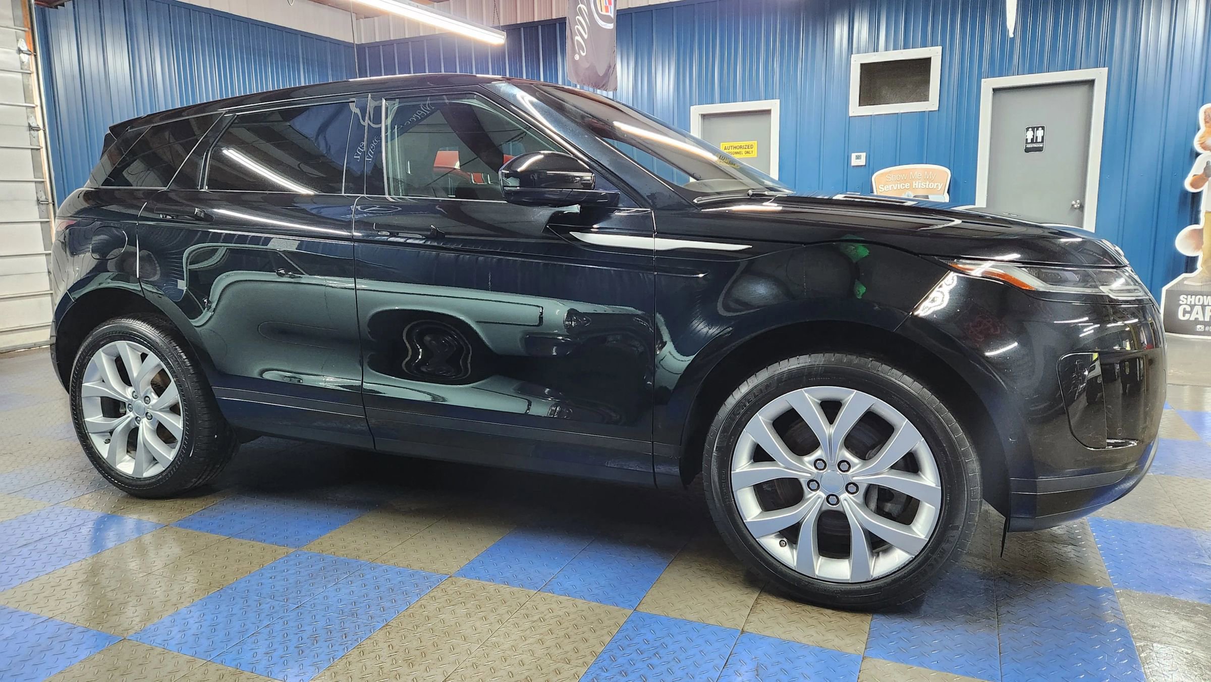 Used 2020 Land Rover Range Rover Evoque SE image 64