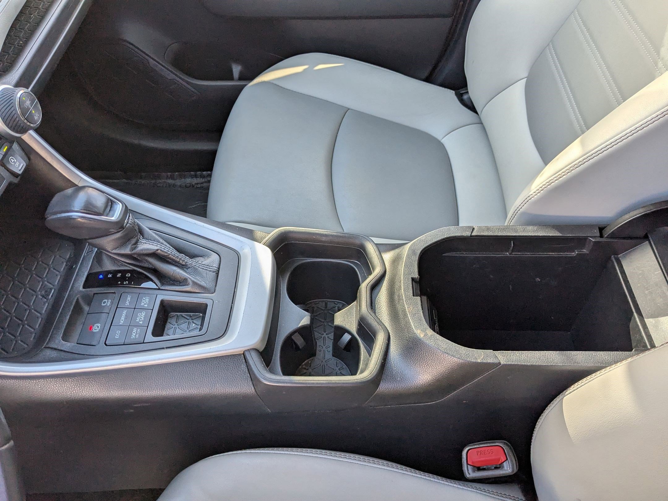 Used 2021 Toyota RAV4 XLE Premium image 28