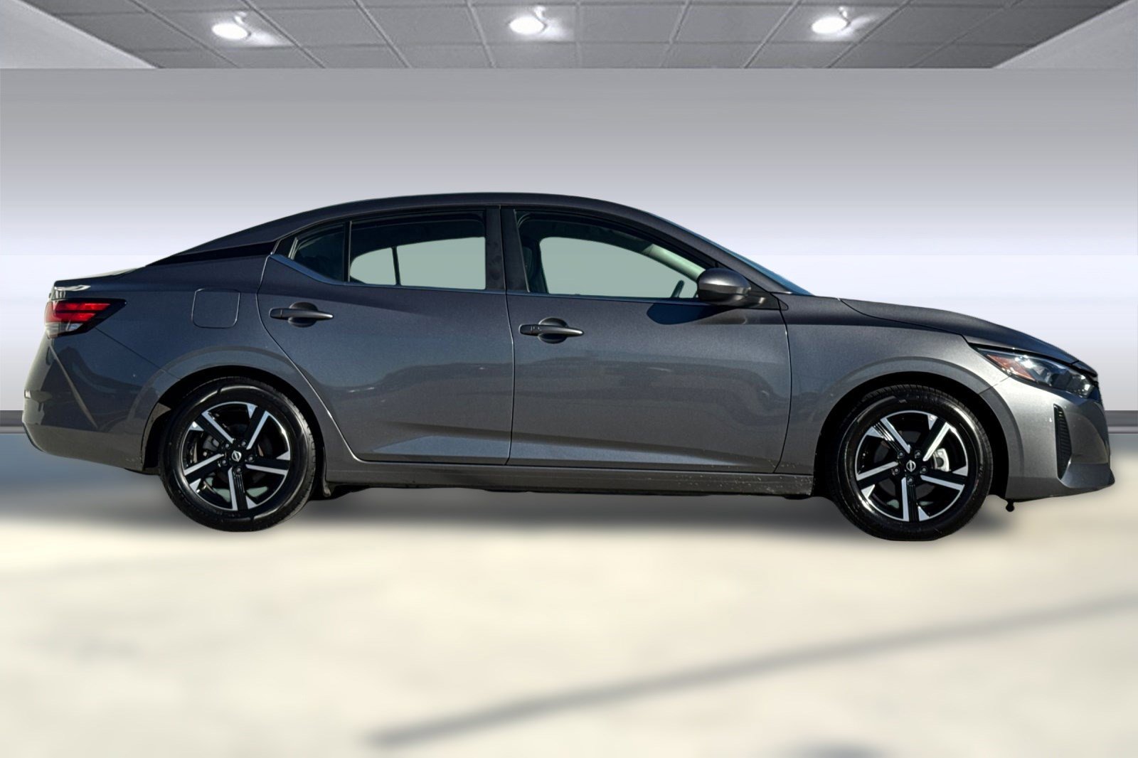 Used 2024 Nissan Sentra SV image 2