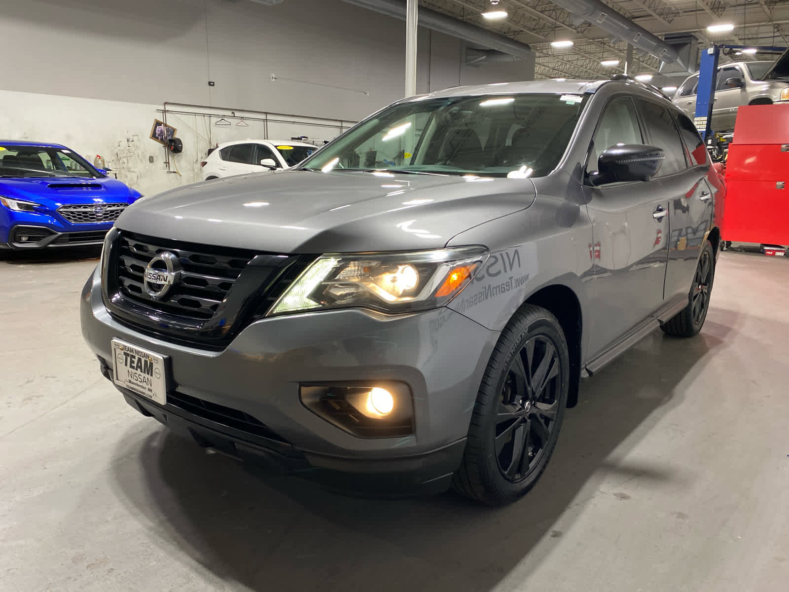 Used 2018 Nissan Pathfinder SL w/ Midnight Edition Package image 4