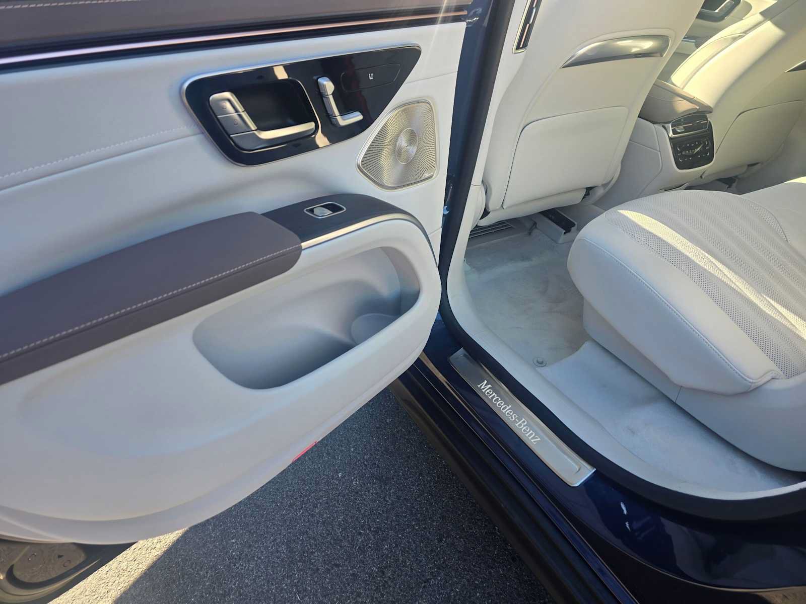 New 2027 Mercedes-Benz EQS 400 4MATIC SUV image 16
