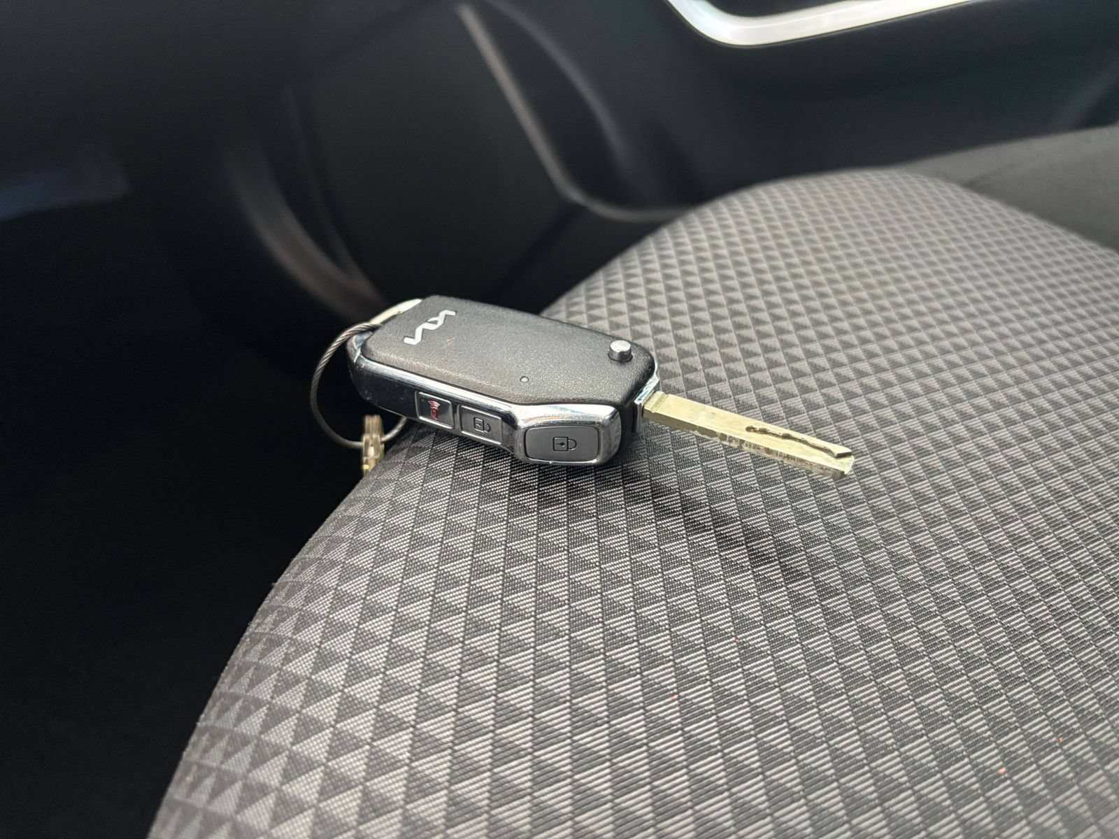 Used 2025 Kia Soul LX w/ LX Technology Package FWD image 20