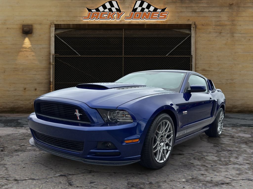 Used 2013 Ford Mustang GT Premium RWD image 2