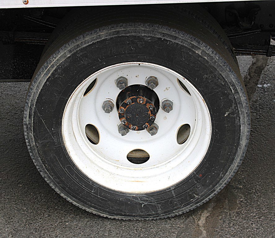 Used 2019 Isuzu NPR image 31