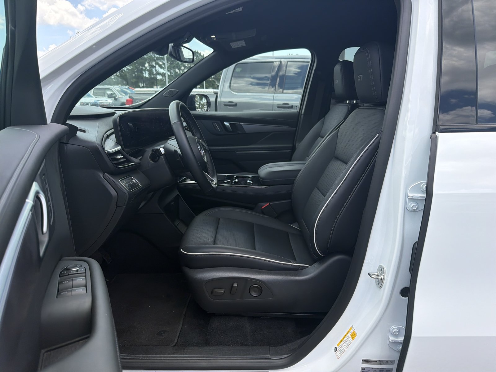 Used 2026 Buick Enclave Sport Touring FWD image 11