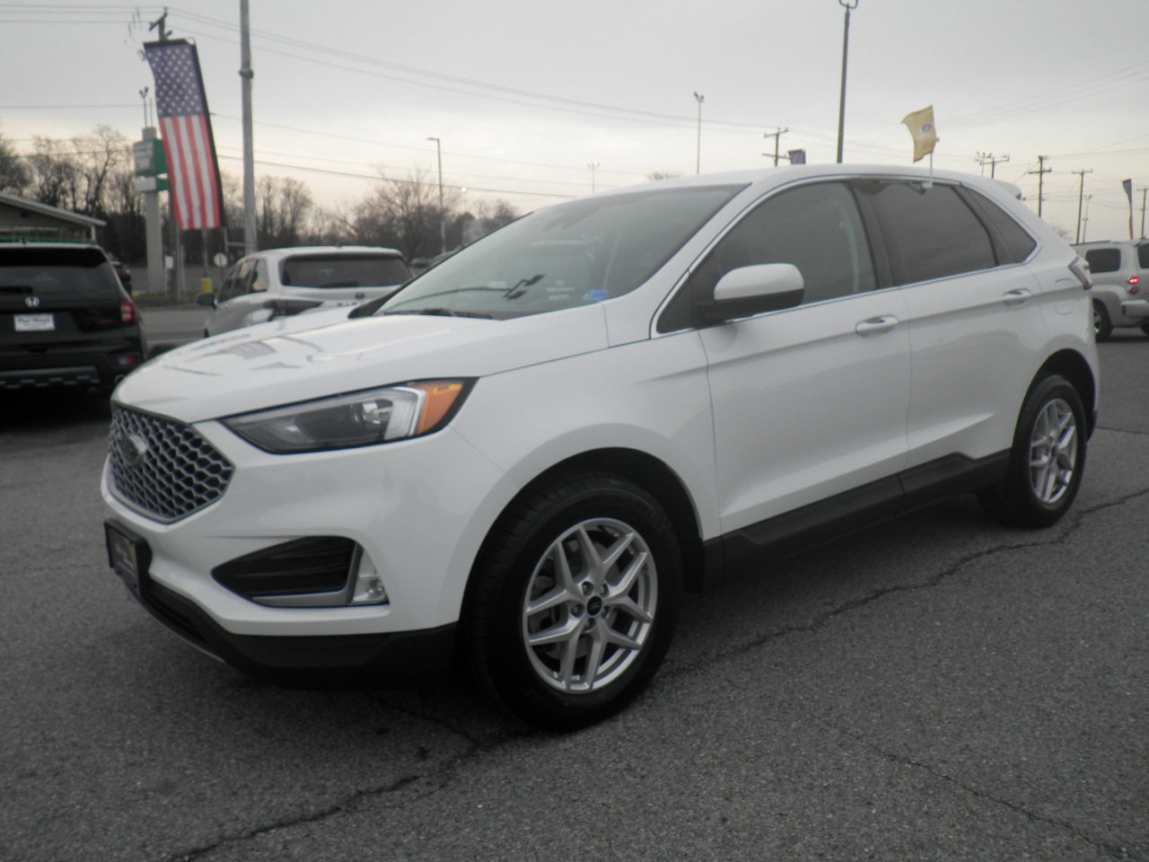 Certified 2024 Ford Edge SEL w/ Convenience Package image 3