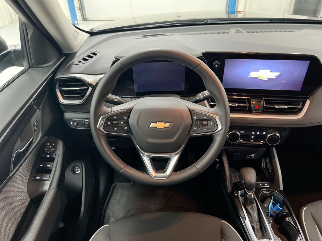 Used 2024 Chevrolet TrailBlazer LT w/ Convenience Package FWD image 11