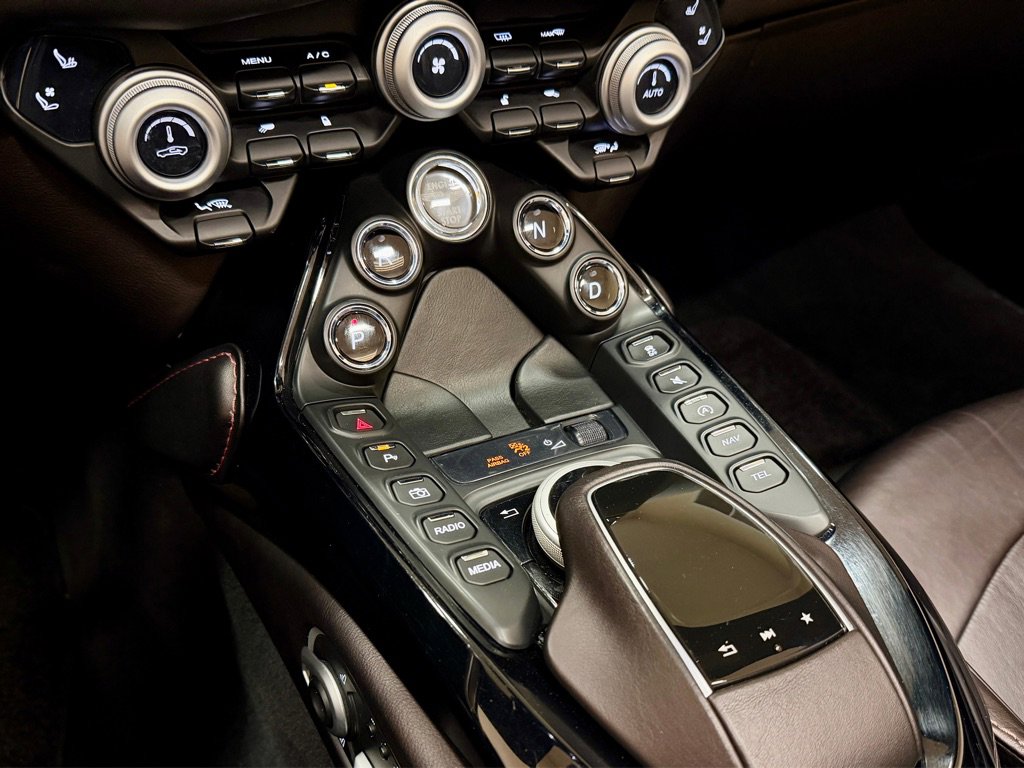 Used 2021 Aston Martin V8 Vantage Roadster image 46