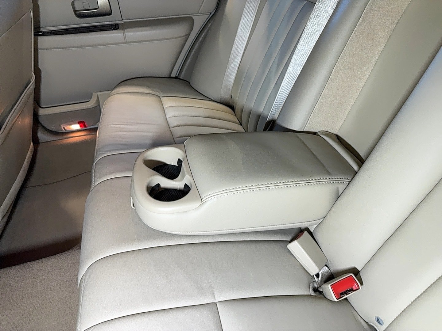 Used 2007 Lincoln Town Car Signature RWD image 55