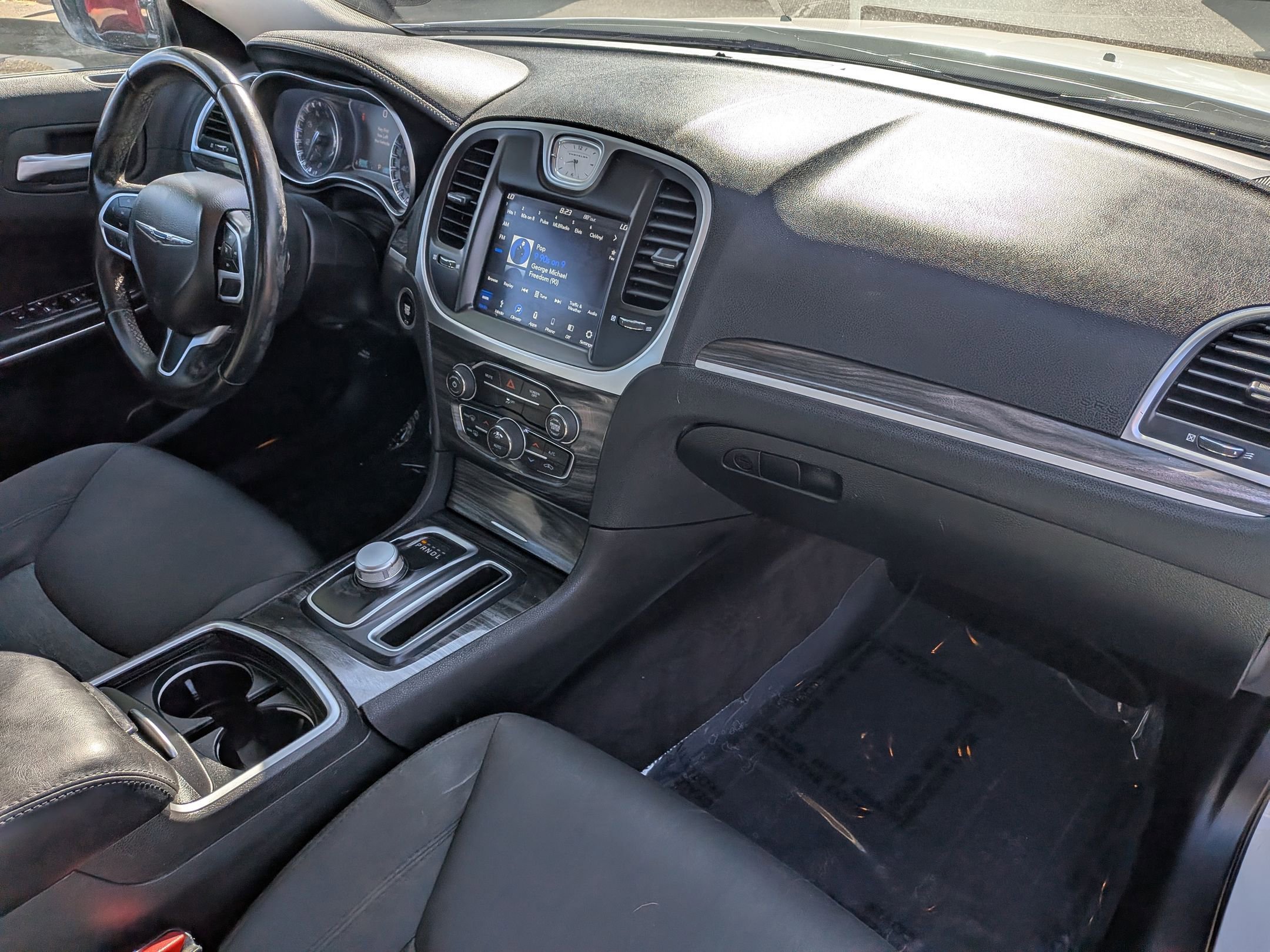 Used 2018 Chrysler 300 Touring w/ Chrome Appearance Package RWD image 26