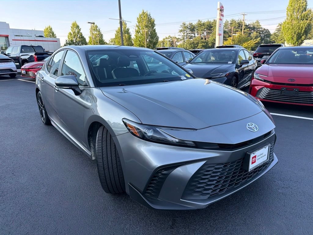 Used 2025 Toyota Camry SE FWD image 3