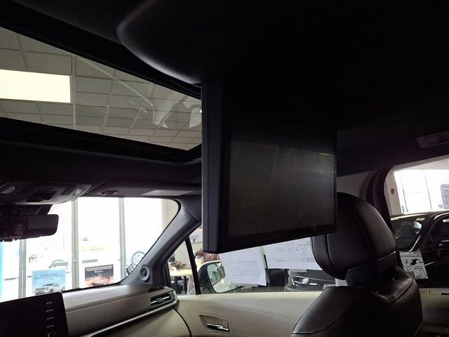 Used 2024 Toyota Sienna Platinum image 12