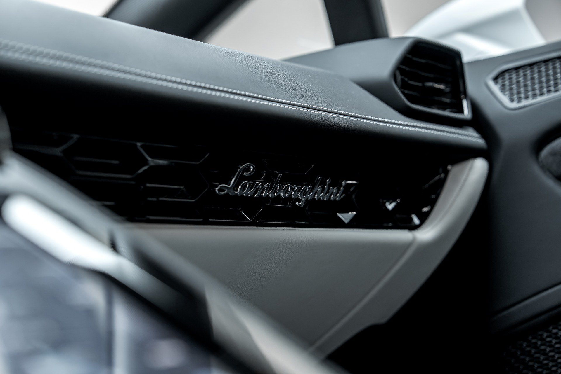 Used 2023 Lamborghini Huracan Tecnica RWD image 54