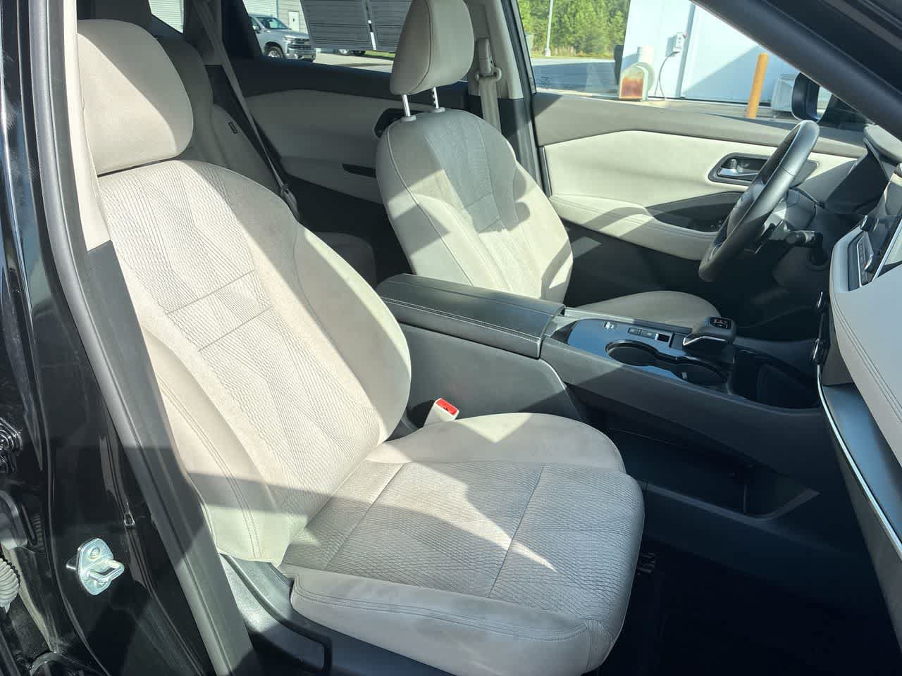 Used 2025 Nissan Rogue SV FWD image 26