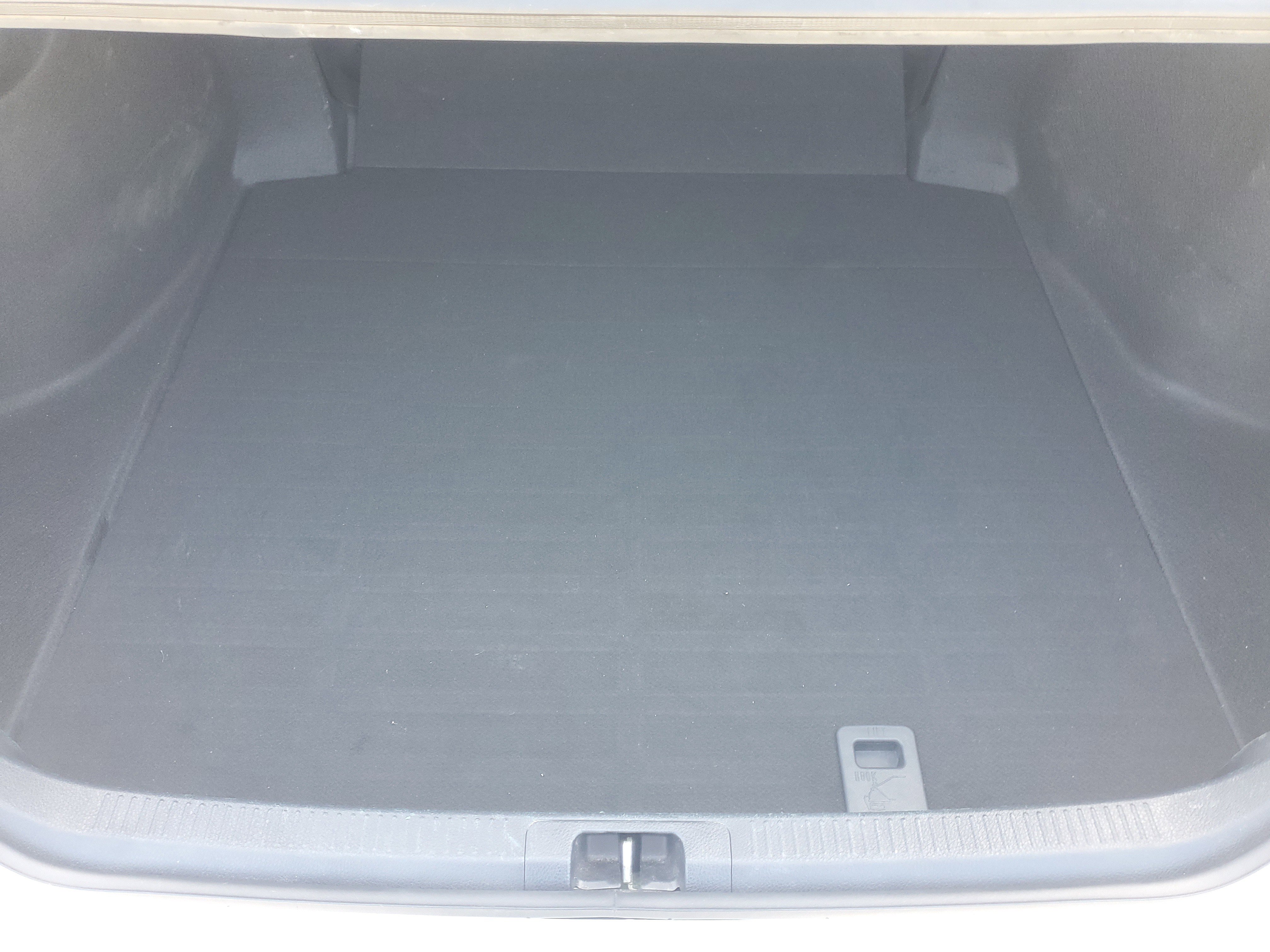 Used 2022 Toyota Camry LE image 9