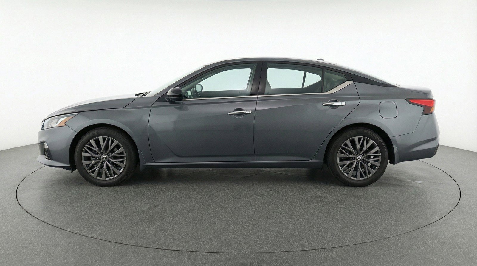 Used 2025 Nissan Altima 2.5 SV image 5