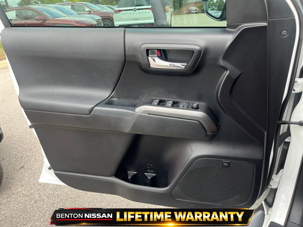Used 2020 Toyota Tacoma TRD Sport w/ TRD Premium Sport Package AWD/4WD image 14