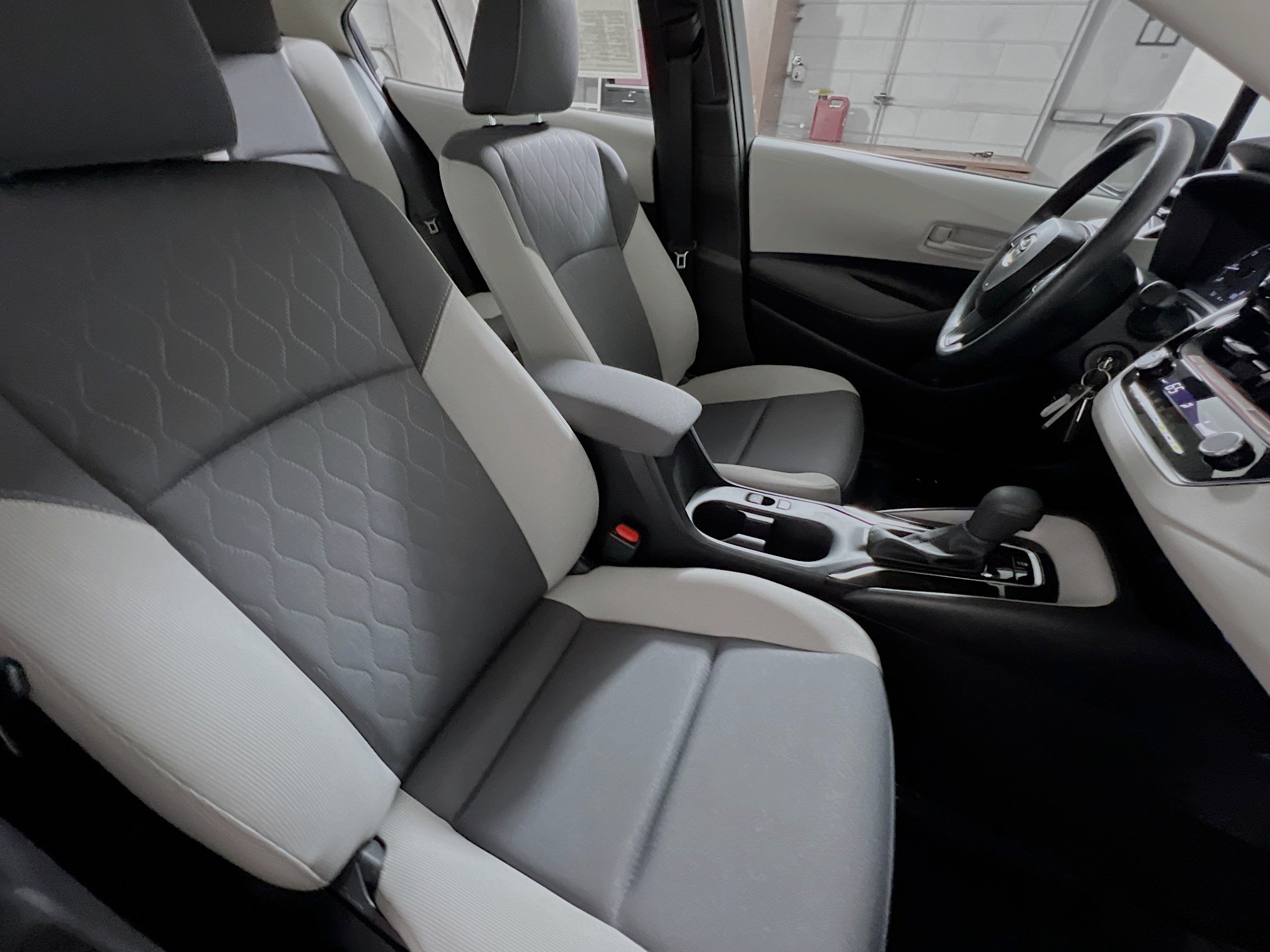 Used 2025 Toyota Corolla LE FWD image 30