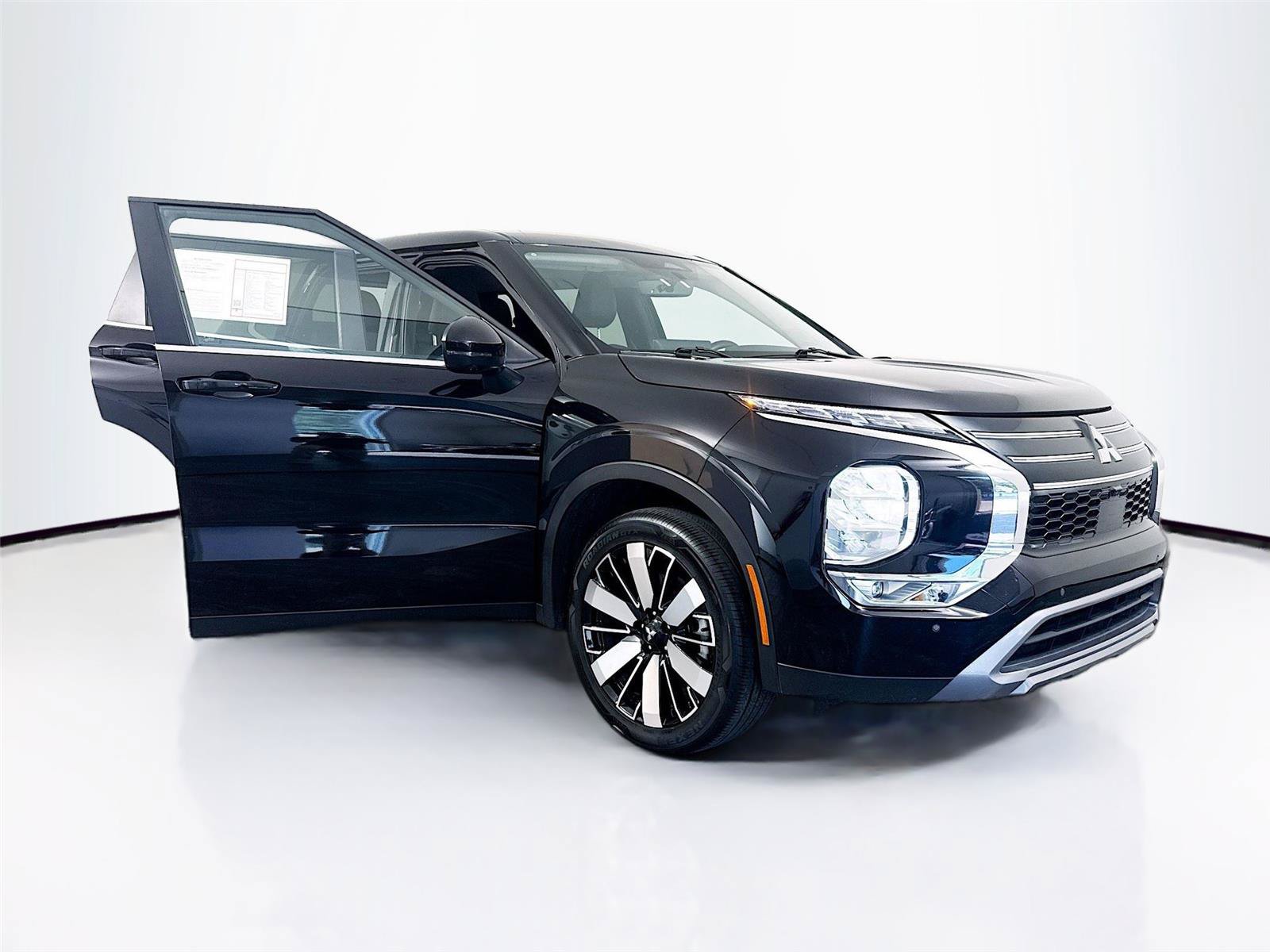 Used 2025 Mitsubishi Outlander SE FWD image 37