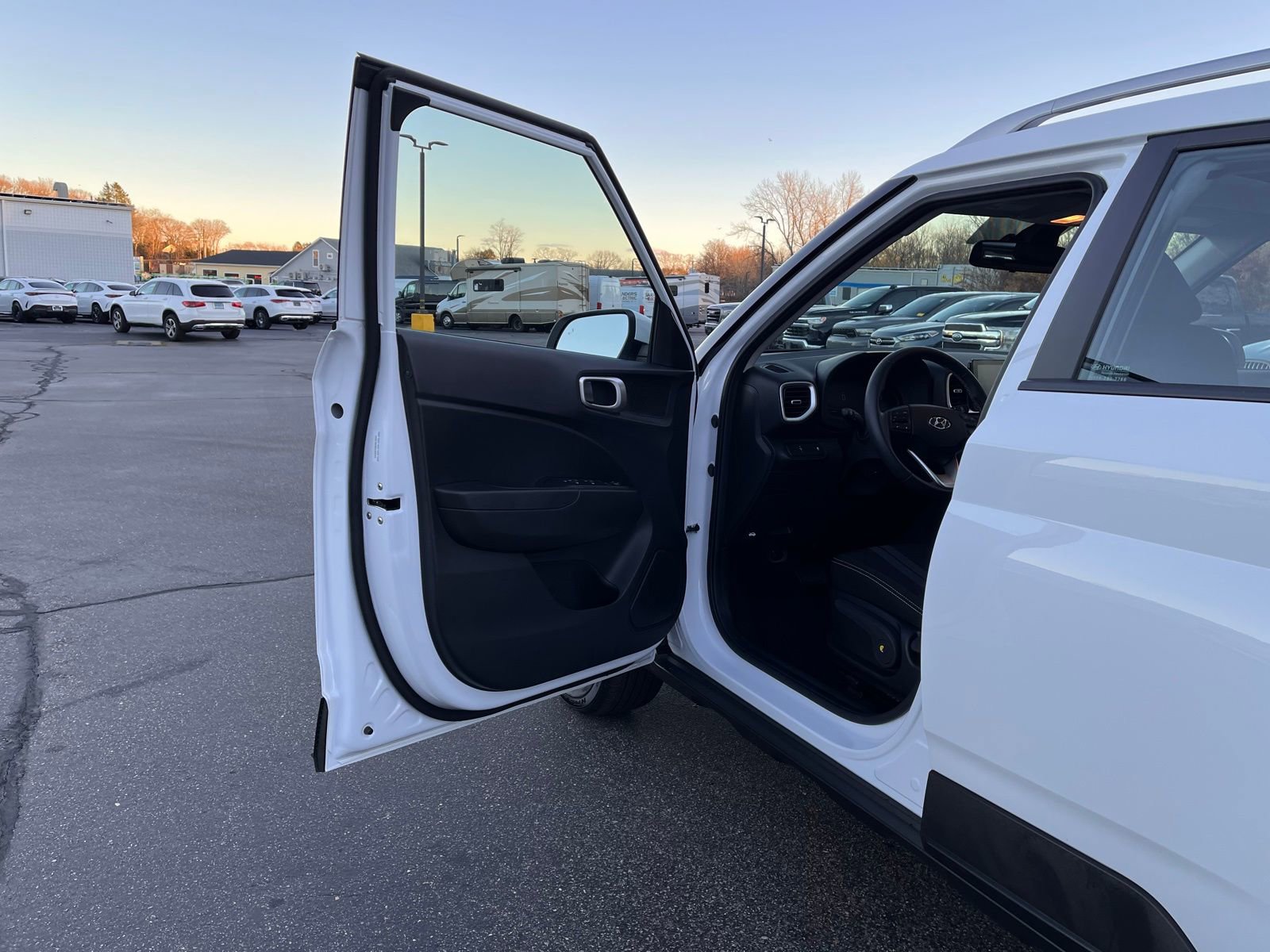 Used 2025 Hyundai Venue SEL image 16