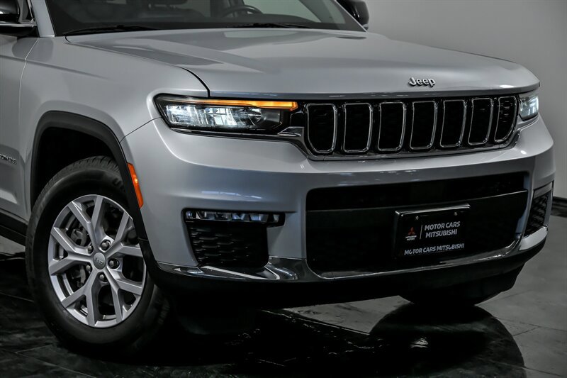 Used 2022 Jeep Grand Cherokee L Limited AWD/4WD image 2
