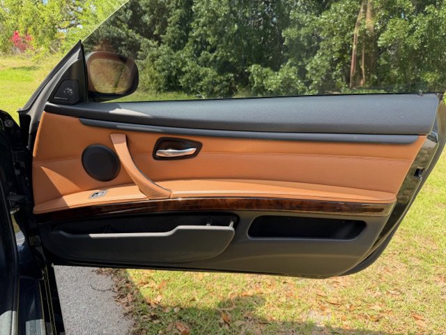 Used 2011 BMW 335i Convertible image 14