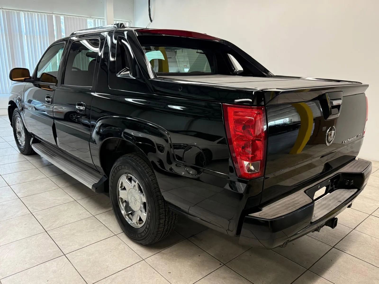 Used 2006 Cadillac Escalade EXT Sport Utility Pickup 4D 5 1/4 image 7