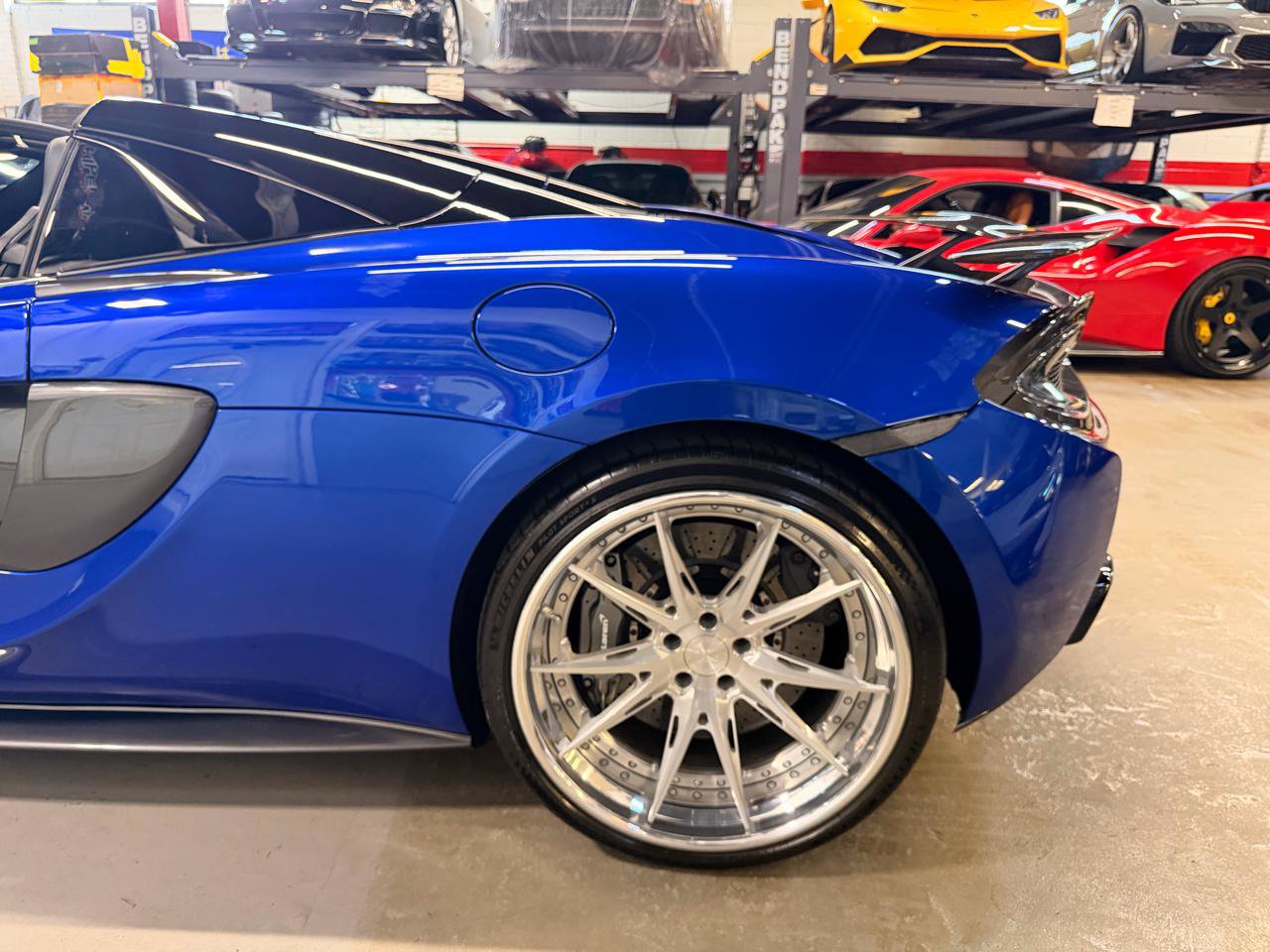 Used 2018 McLaren 570S Spider RWD image 25