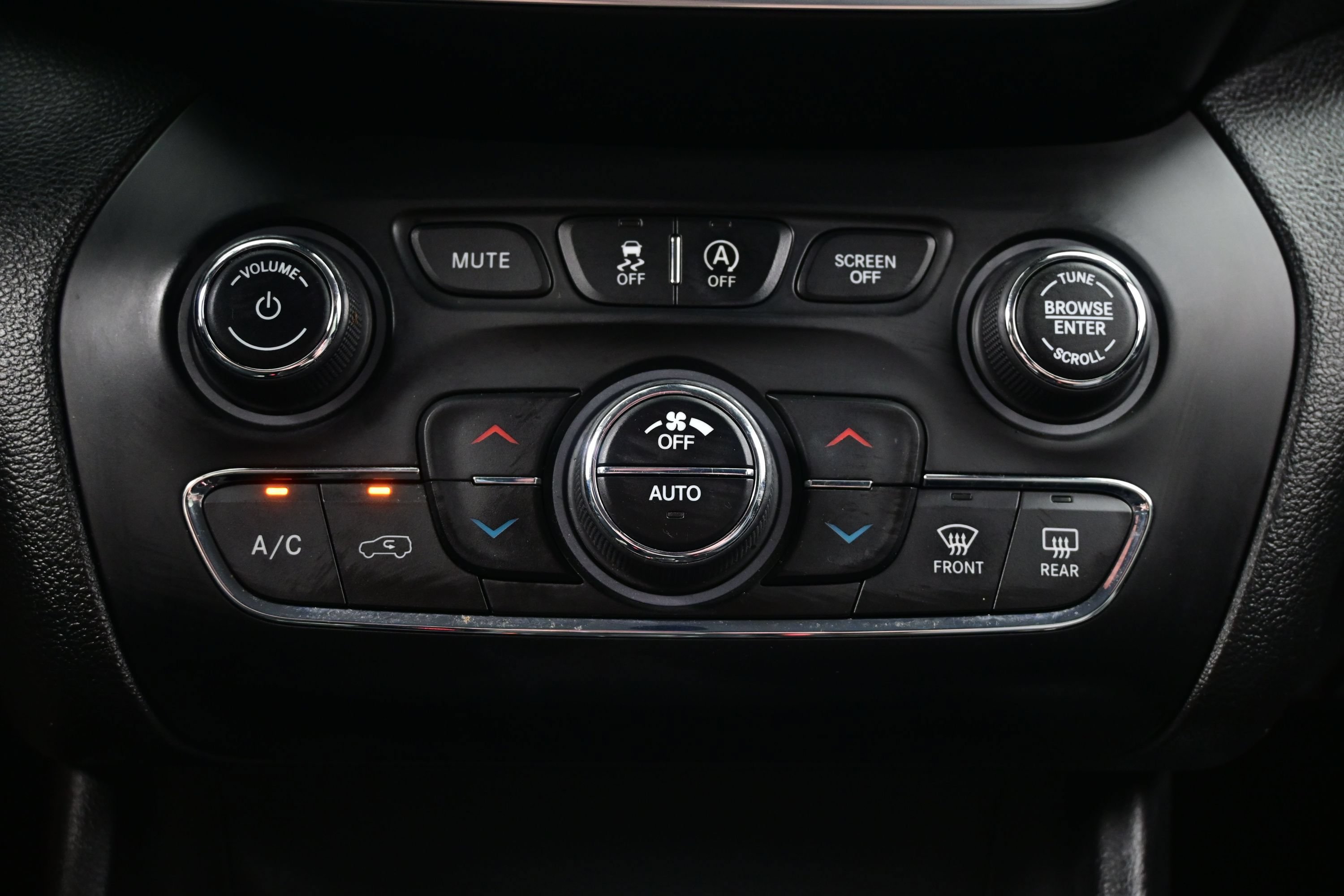 Used 2019 Jeep Cherokee Limited w/ Luxury Group AWD/4WD image 21