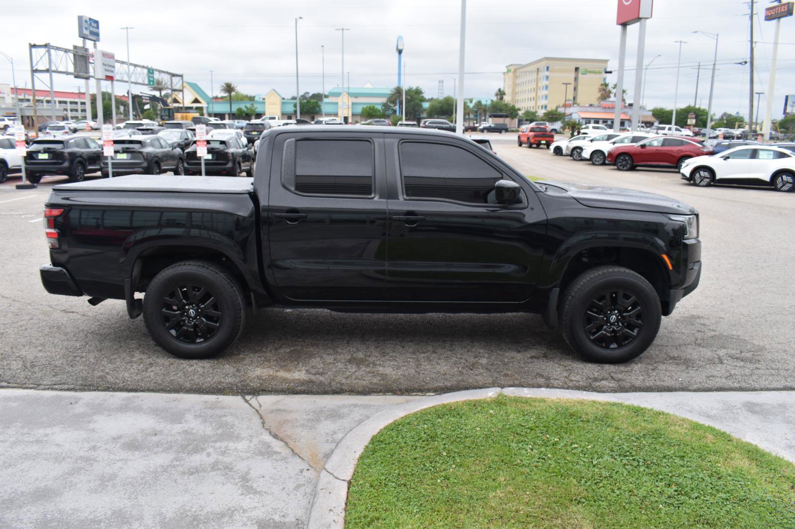 Used 2022 Nissan Frontier SV w/ Technology Package AWD/4WD image 13