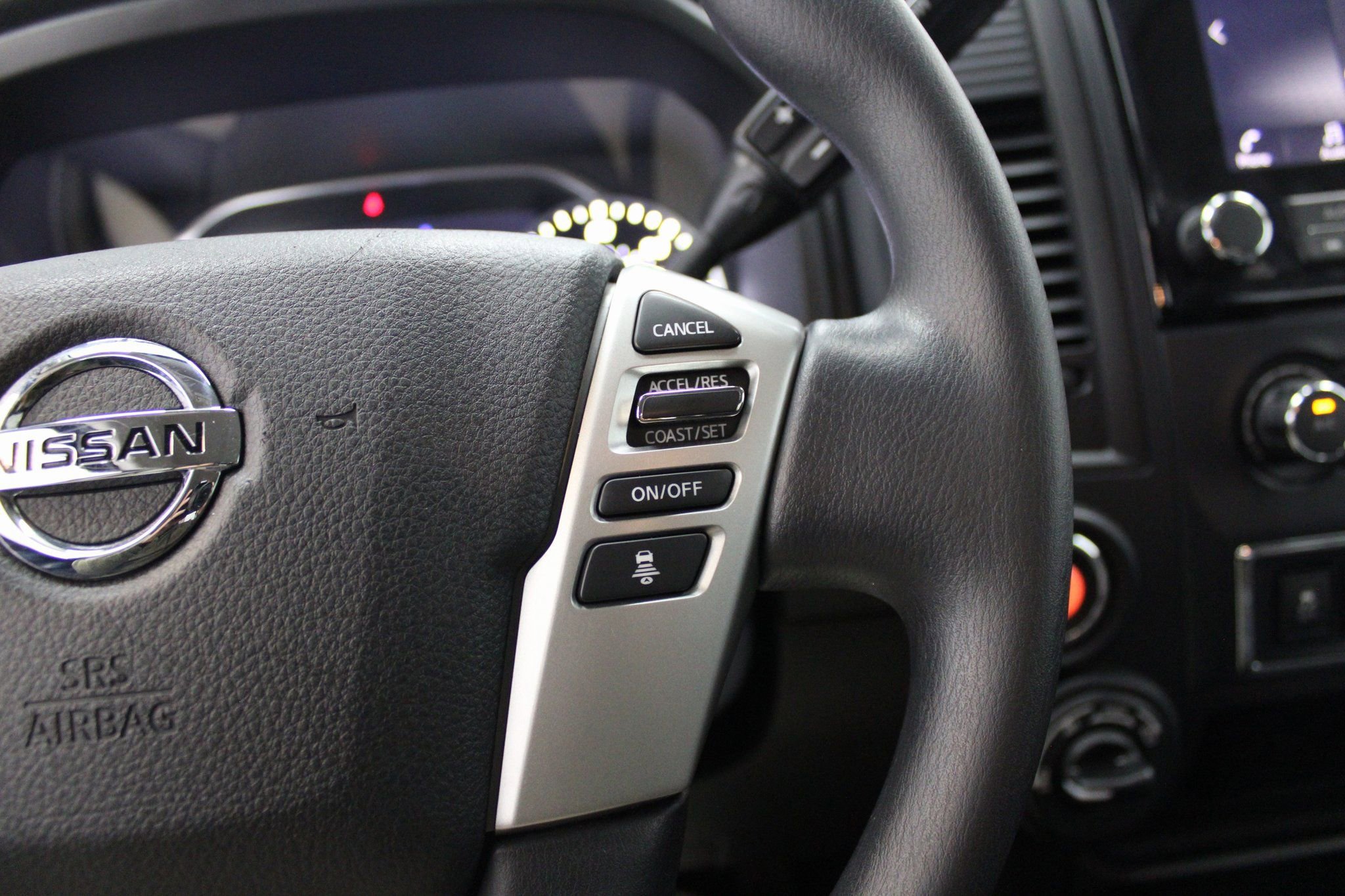 Used 2022 Nissan Titan SV image 34