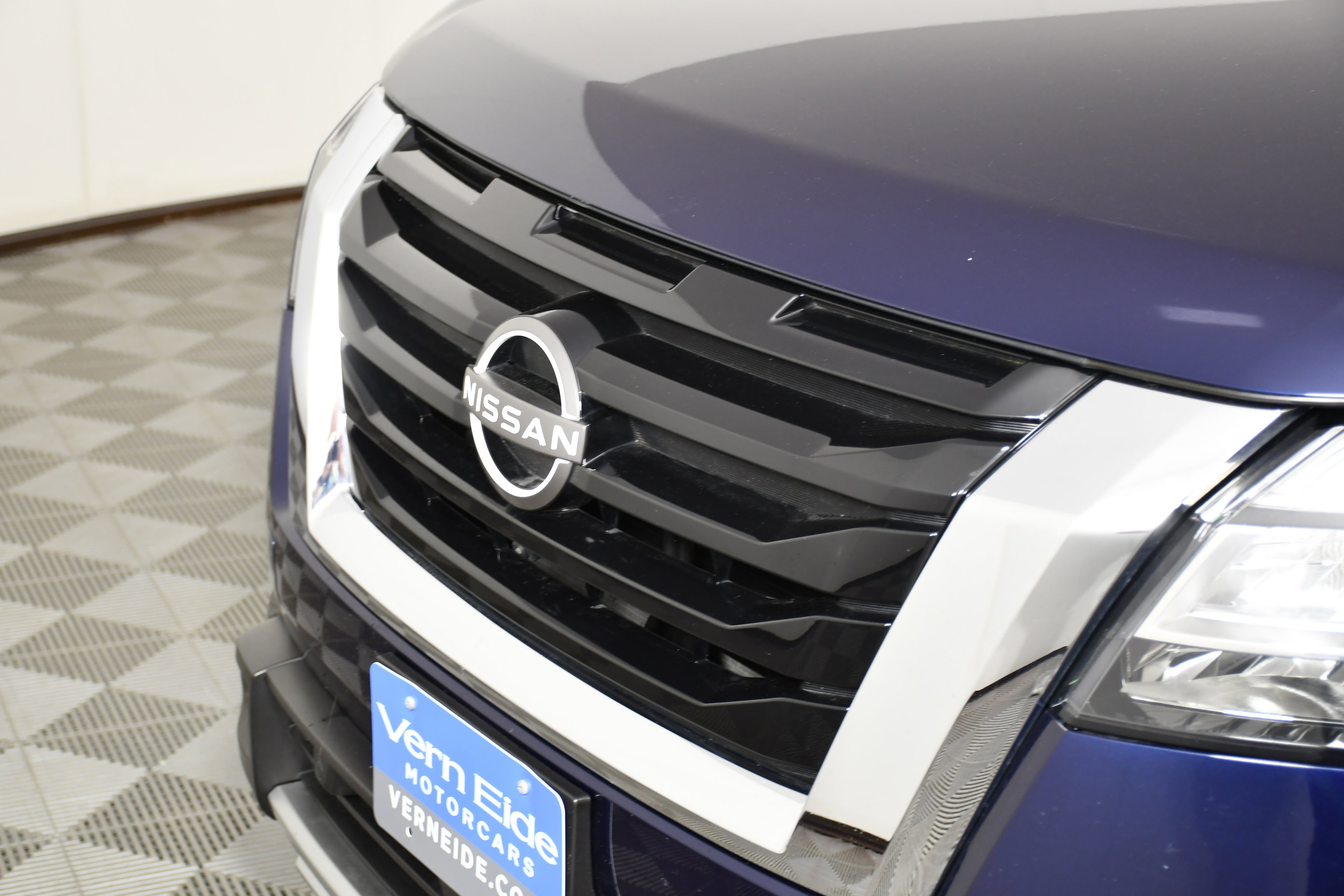 Used 2023 Nissan Pathfinder Platinum image 11