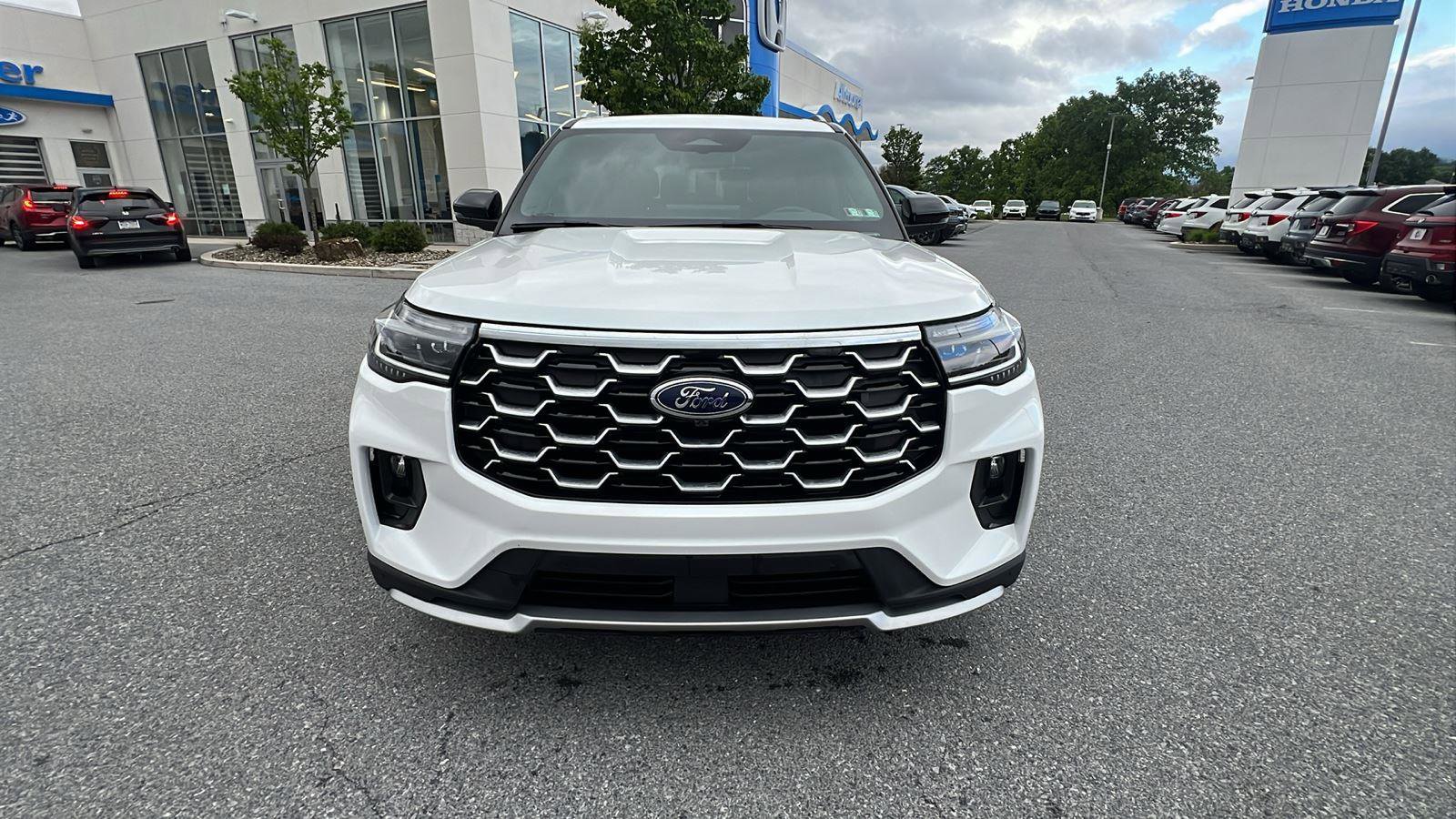 Used 2025 Ford Explorer Platinum w/ Ultimate Package AWD/4WD image 9