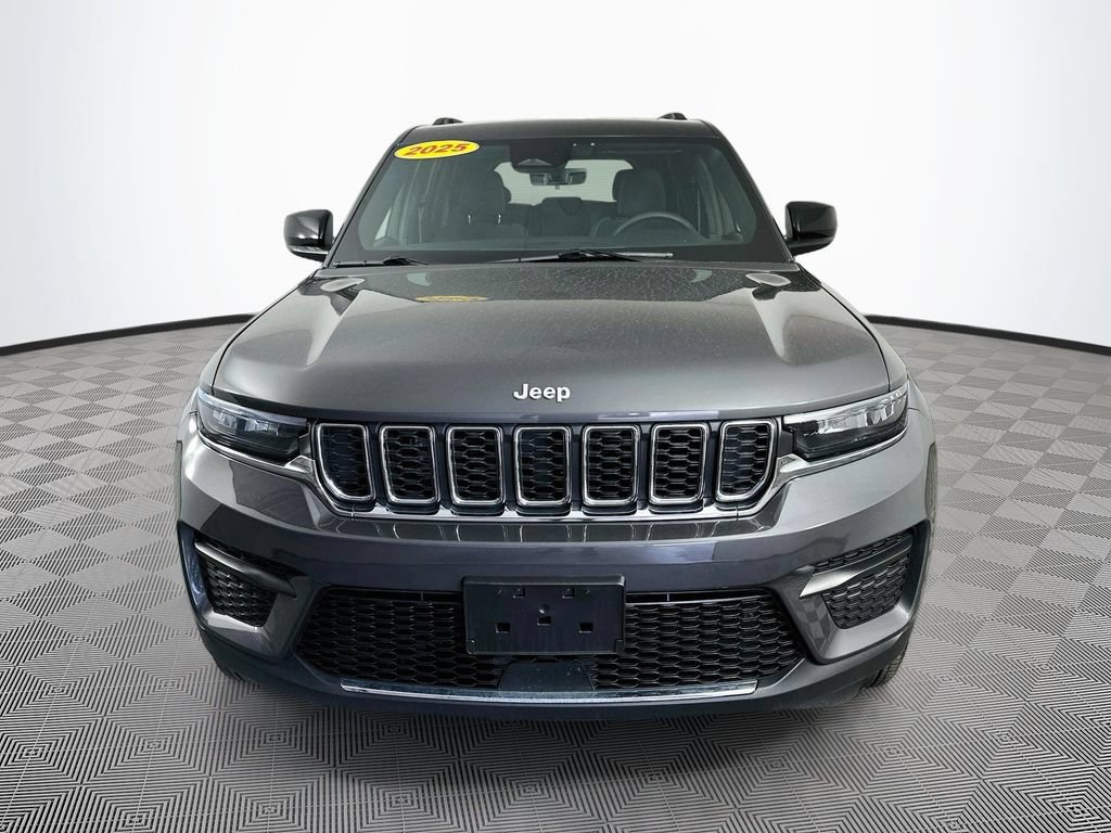 Certified 2025 Jeep Grand Cherokee Laredo X w/ Luxury Tech Group I AWD/4WD image 4
