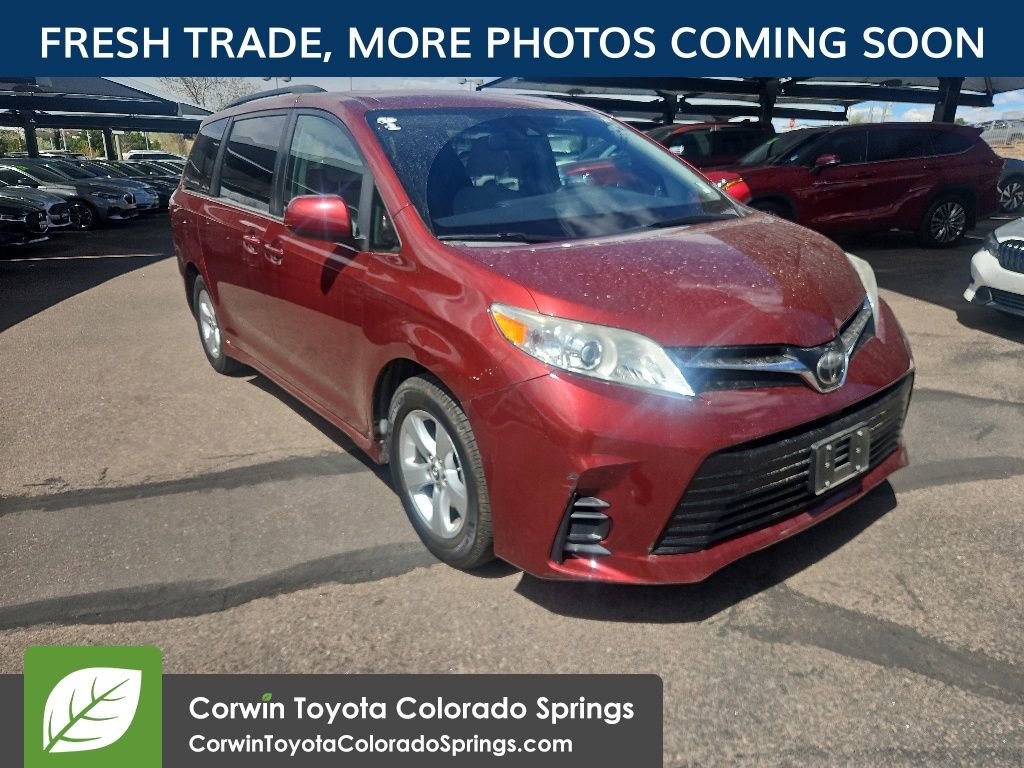 Used 2019 Toyota Sienna LE w/ Carpet Mat Package FWD image 1